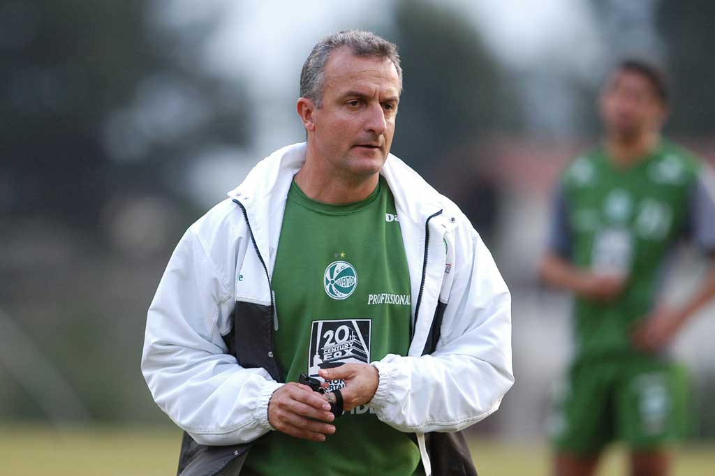 Campeão Da Série B, Ex-volante E Técnico Dorival Júnior Aborda A ...