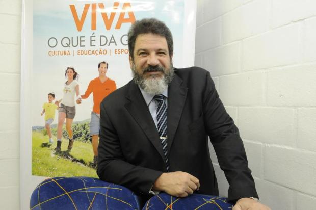 "Os professores são os únicos adultos que encaram os jovens", afirma Mario Sergio Cortella em passagem por Caxias Roni Rigon/Agencia RBS
