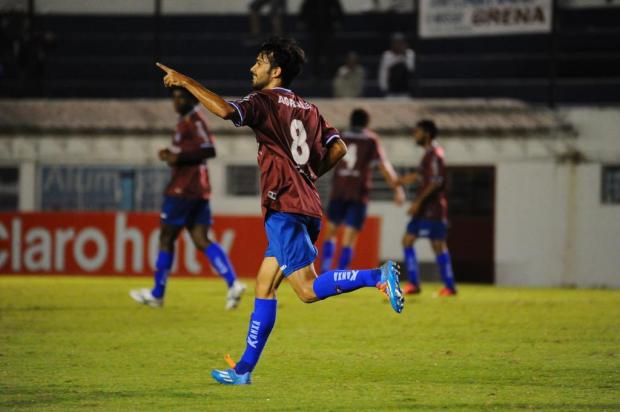 Nos pênaltis, Caxias bate Veranópolis e está nas semifinais do Gauchão 2014 Gabriel Lain/Especial