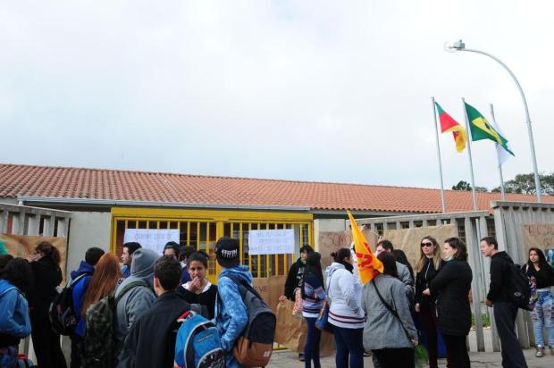 Alunos e professores contestam direção de colégio do Desvio Rizzo, em Caxias Roni Rigon/Agencia RBS