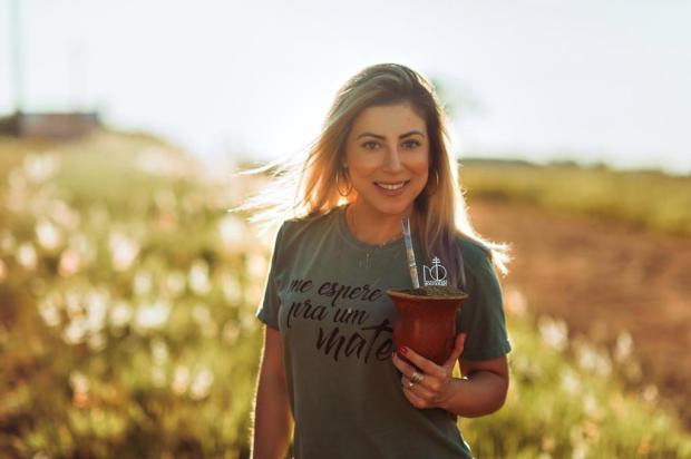 Veja as camisetas criadas pela gaiteira e cantora Marianita Ortaça Brenda Quevedo/Divulgação