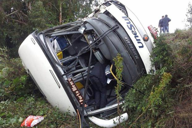 Sobe para 18 número de feridos em acidente com ônibus na BR-116, em Vacaria&#8203; PRF/Divulgação/